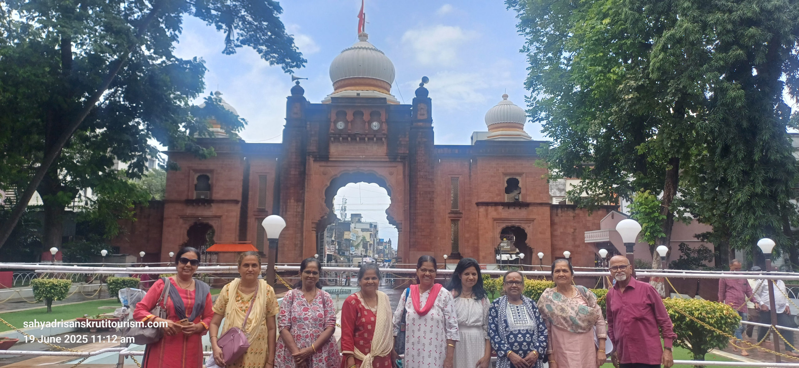 ?श्रीशैलम मल्लिकार्जुन ज्योतिर्लिंग सहित पिठापुर - कुरवपुर - मंथनगोड, मंत्राल्यम मंदिर दर्शन यात्रा?